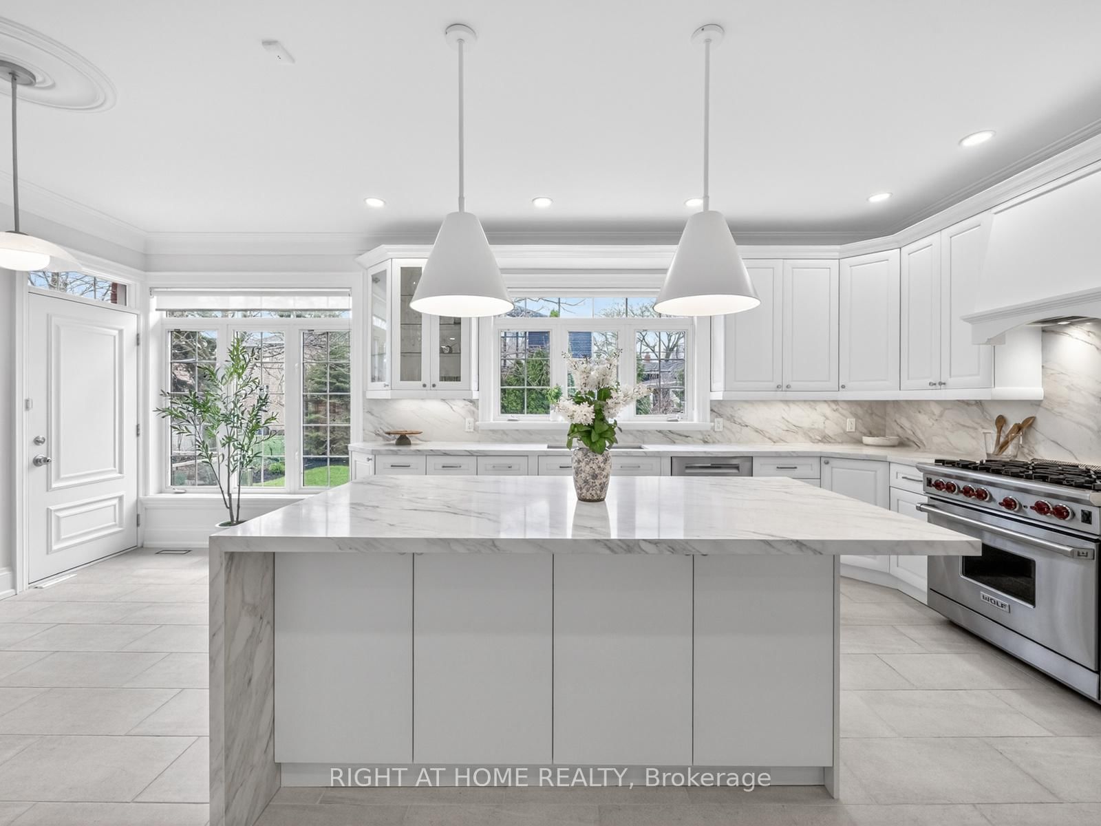 Detached House for sale at 36 Gardenvale Road, Toronto, Ontario, M8Z 4B9 - Stonegate-Queensway - MLS: W13014556