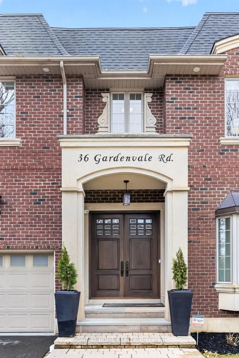 36 Gardenvale Rd, Toronto, M8Z 4B9 | Image 2