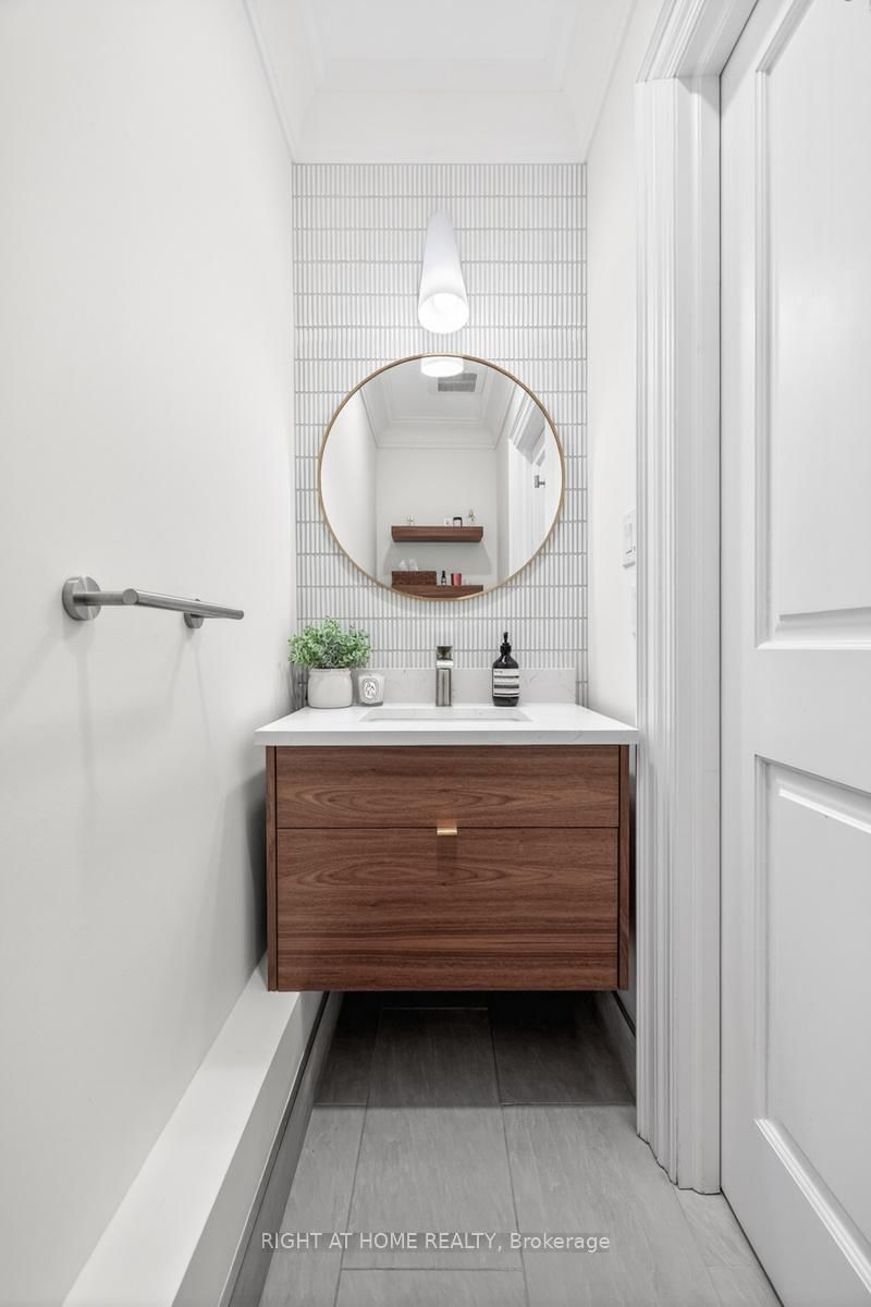 Detached House for sale at 36 Gardenvale Road, Toronto, Ontario, M8Z 4B9 - Stonegate-Queensway - MLS: W13014556