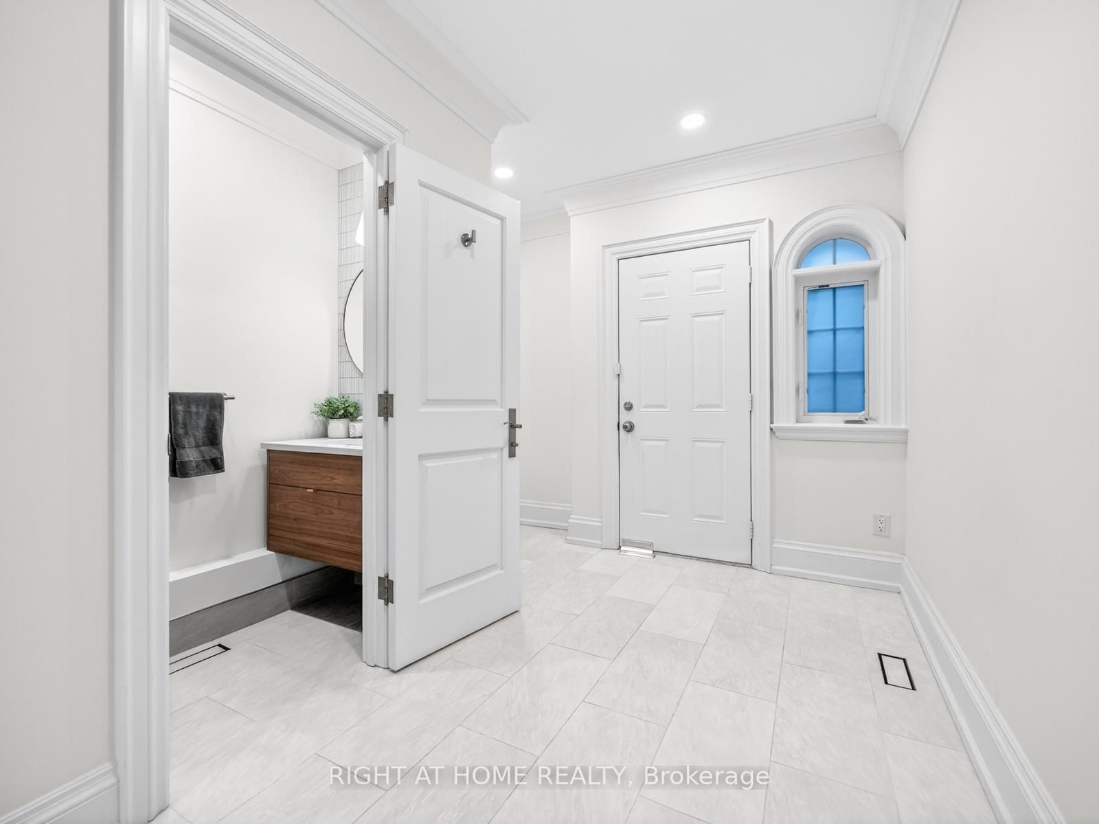 Detached House for sale at 36 Gardenvale Road, Toronto, Ontario, M8Z 4B9 - Stonegate-Queensway - MLS: W13014556