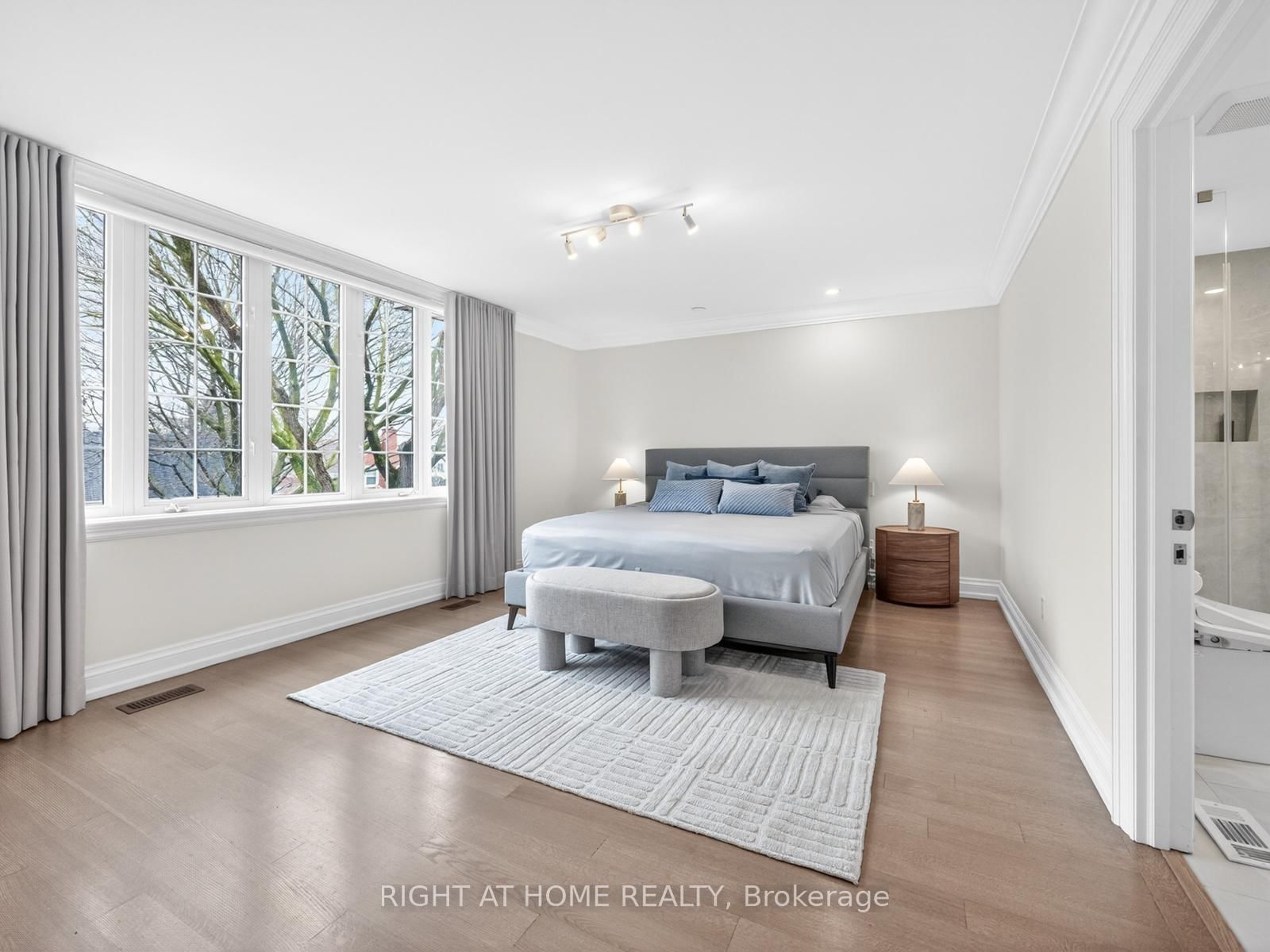 Detached House for sale at 36 Gardenvale Road, Toronto, Ontario, M8Z 4B9 - Stonegate-Queensway - MLS: W13014556