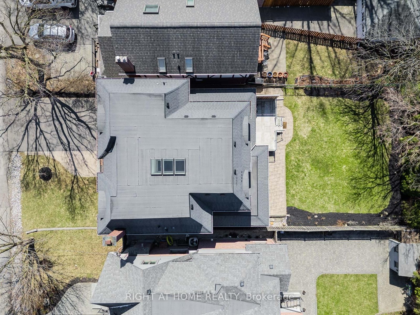 Detached House for sale at 36 Gardenvale Road, Toronto, Ontario, M8Z 4B9 - Stonegate-Queensway - MLS: W13014556