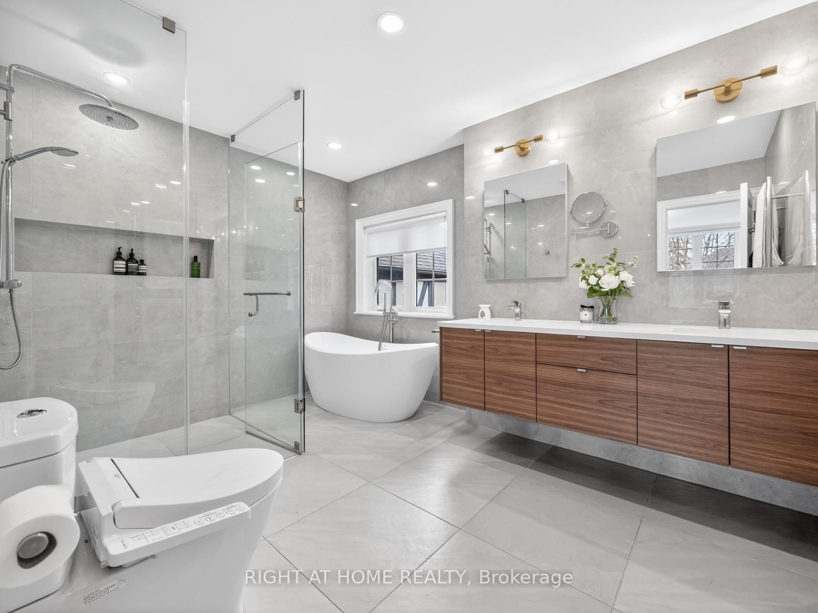 Detached House for sale at 36 Gardenvale Road, Toronto, Ontario, M8Z 4B9 - Stonegate-Queensway - MLS: W13014556