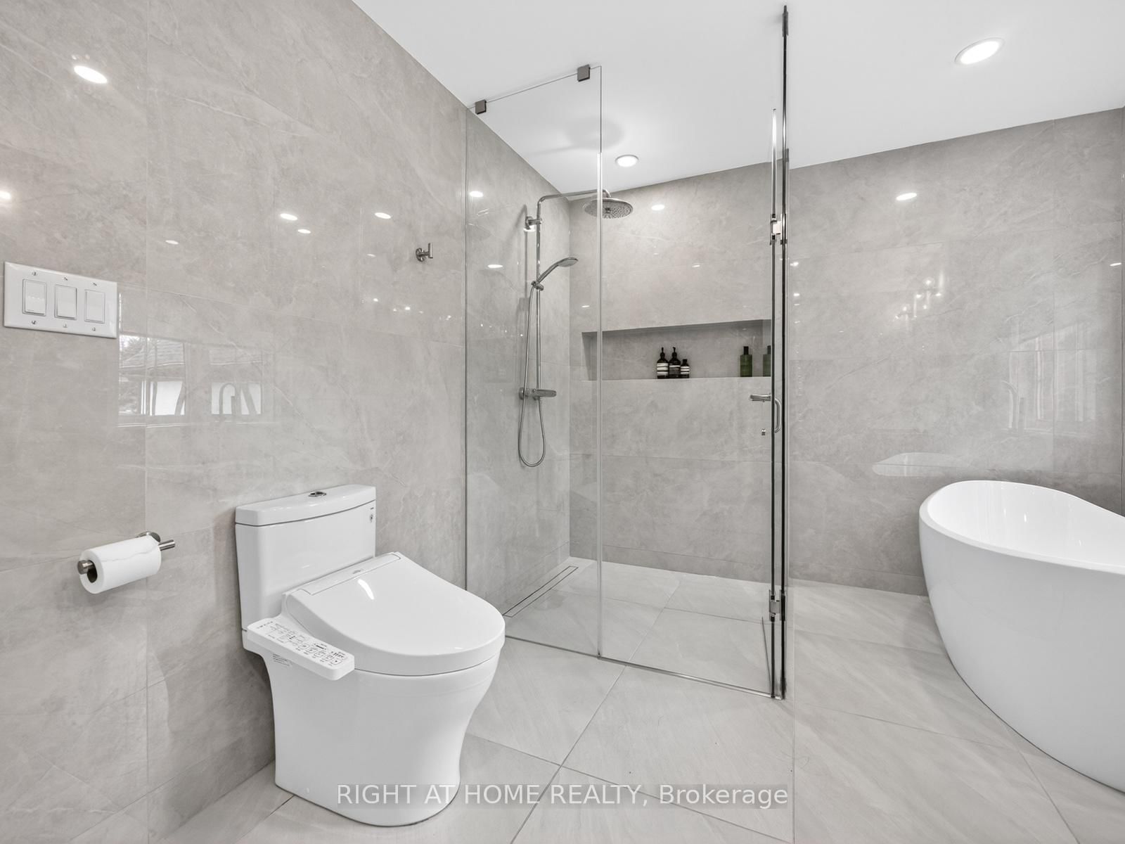 Detached House for sale at 36 Gardenvale Road, Toronto, Ontario, M8Z 4B9 - Stonegate-Queensway - MLS: W13014556