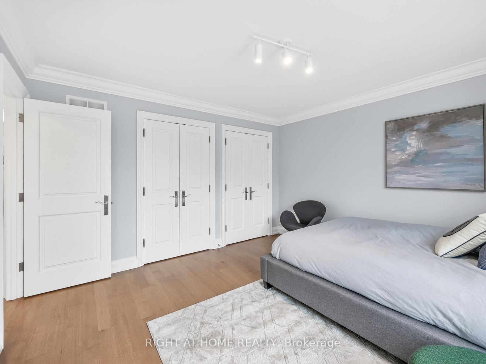 Detached House for sale at 36 Gardenvale Road, Toronto, Ontario, M8Z 4B9 - Stonegate-Queensway - MLS: W13014556