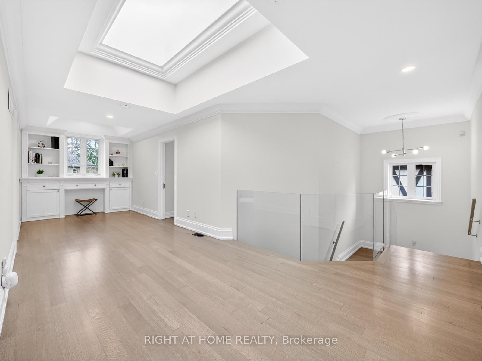 Detached House for sale at 36 Gardenvale Road, Toronto, Ontario, M8Z 4B9 - Stonegate-Queensway - MLS: W13014556