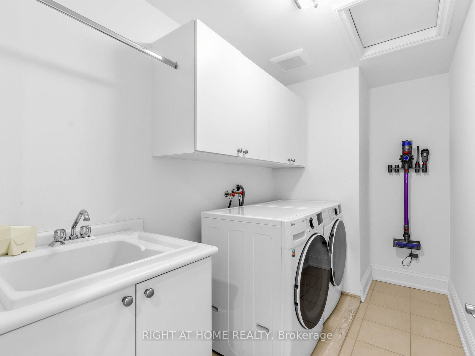 Detached House for sale at 36 Gardenvale Road, Toronto, Ontario, M8Z 4B9 - Stonegate-Queensway - MLS: W13014556