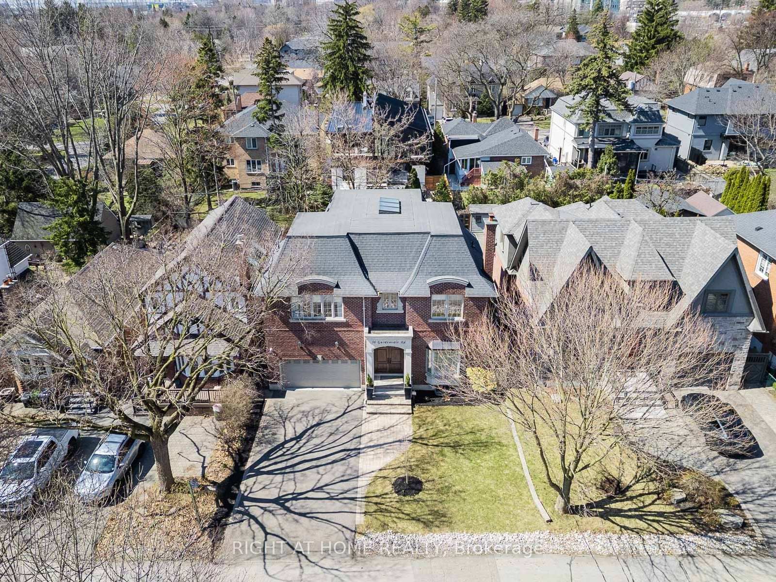 Detached House for sale at 36 Gardenvale Road, Toronto, Ontario, M8Z 4B9 - Stonegate-Queensway - MLS: W13014556