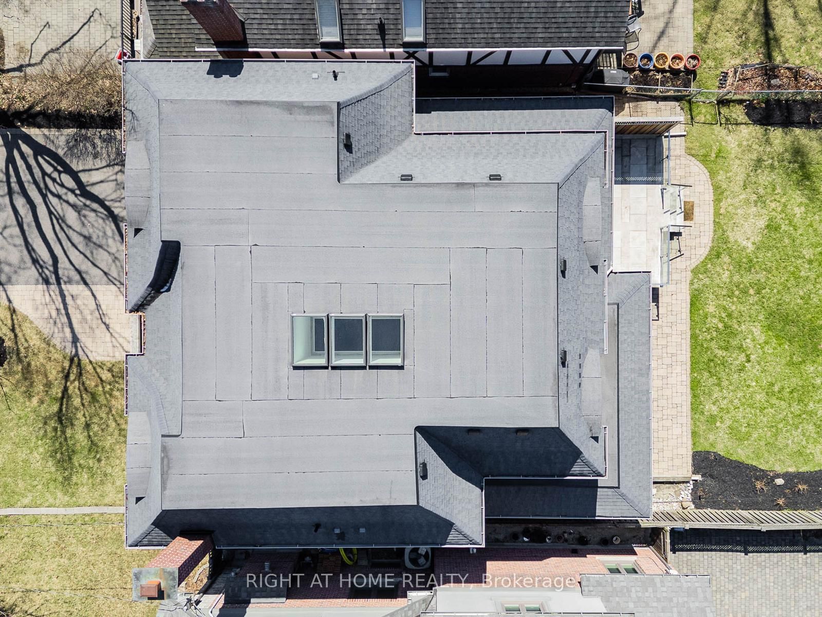 Detached House for sale at 36 Gardenvale Road, Toronto, Ontario, M8Z 4B9 - Stonegate-Queensway - MLS: W13014556