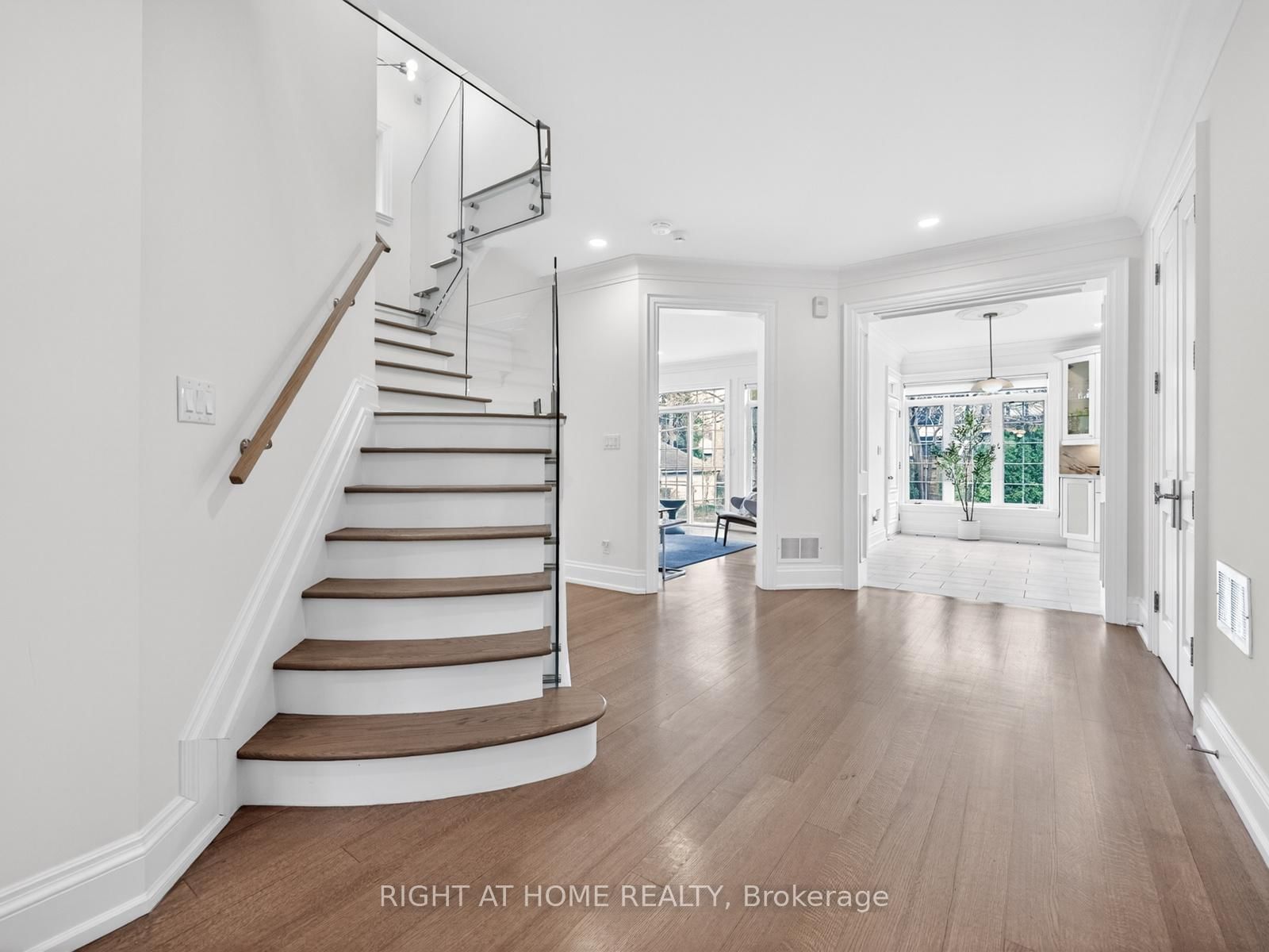 Detached House for sale at 36 Gardenvale Road, Toronto, Ontario, M8Z 4B9 - Stonegate-Queensway - MLS: W13014556