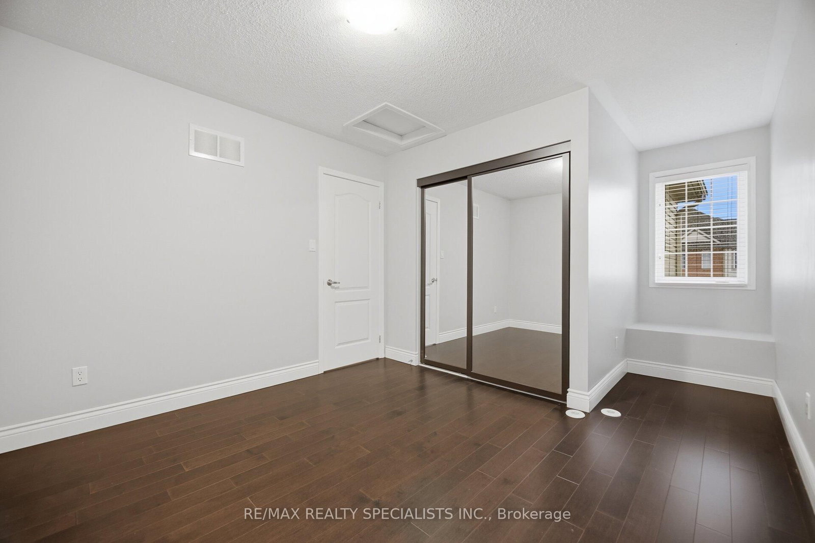 Townhouse for sale at 932 Sprague Place, Milton, Ontario, L9T 0K8 - Coates - MLS: W13014586