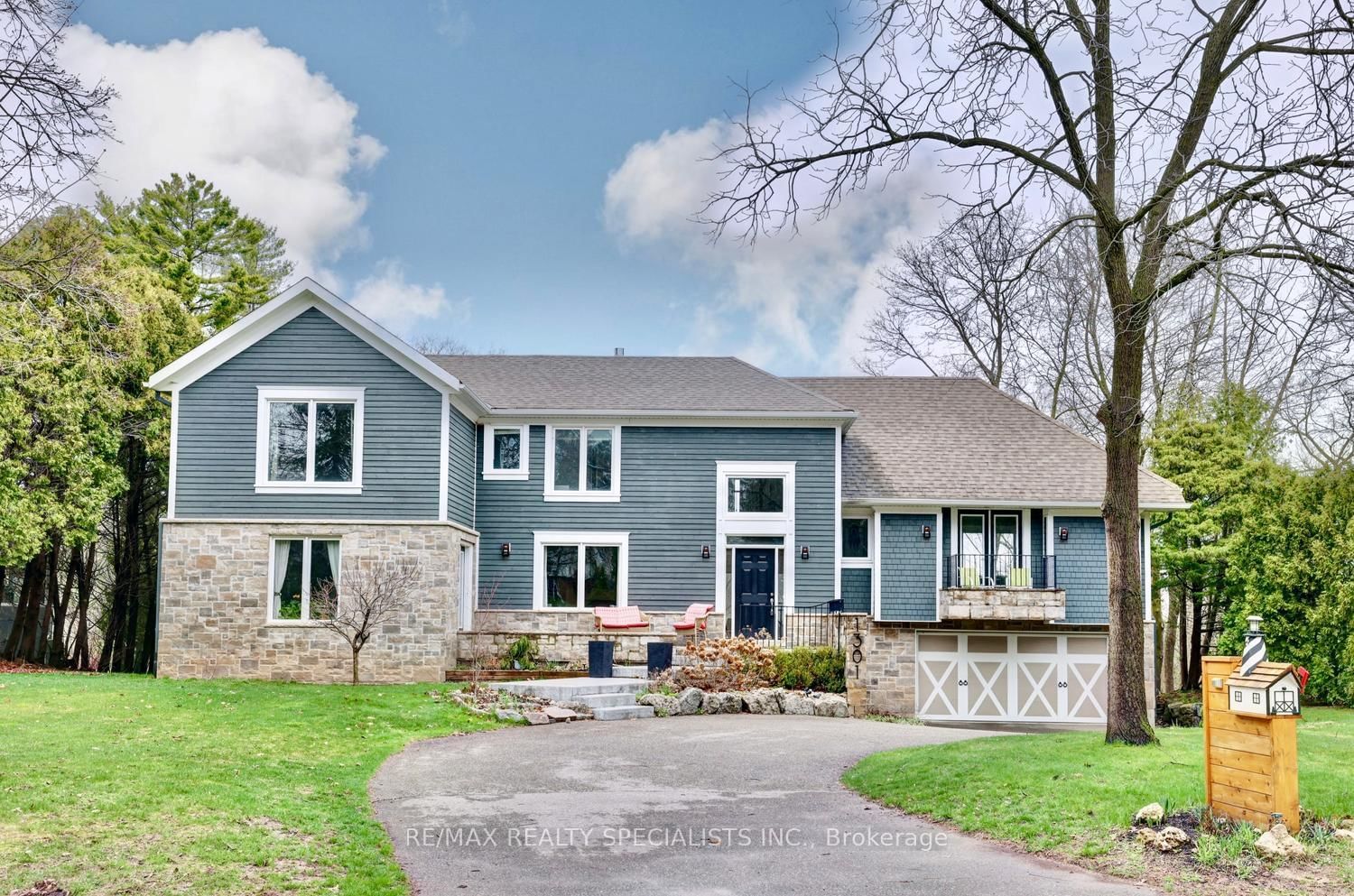 Detached House for sale at 1301 Gatehouse Drive, Mississauga, Ontario, L5H 1A6 - Clarkson - MLS: W13014724