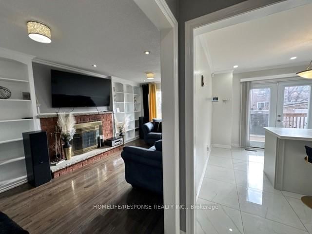 Detached House for sale at 16 Cochrane Avenue, Brampton, Ontario, L6Z 4J4 - Heart Lake East - MLS: W13014730