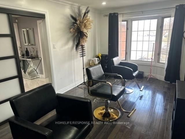 Detached House for sale at 16 Cochrane Avenue, Brampton, Ontario, L6Z 4J4 - Heart Lake East - MLS: W13014730