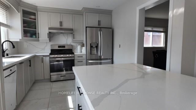 Detached House for sale at 16 Cochrane Avenue, Brampton, Ontario, L6Z 4J4 - Heart Lake East - MLS: W13014730