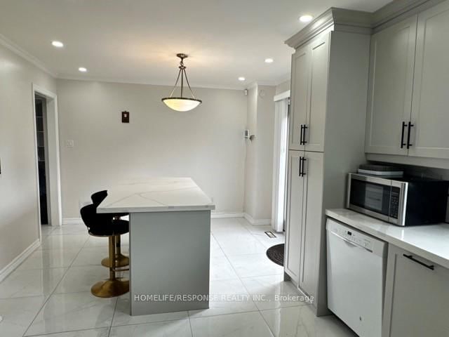 Detached House for sale at 16 Cochrane Avenue, Brampton, Ontario, L6Z 4J4 - Heart Lake East - MLS: W13014730