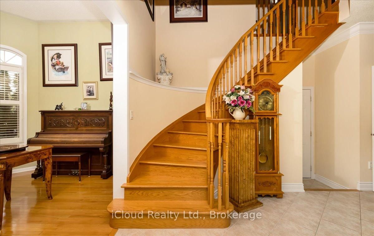 Detached House for sale at 625 Laughren Crescent, Milton, Ontario, L9T 0G6 - Coates - MLS: W13014836