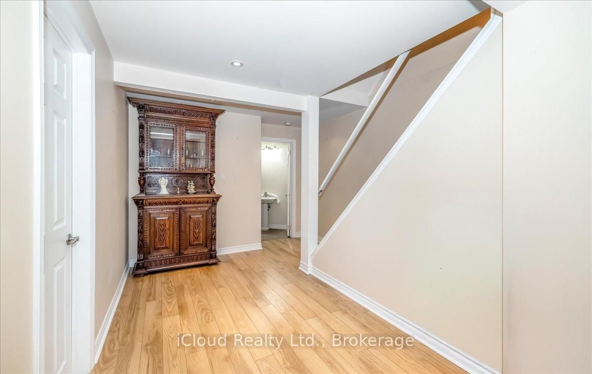 Detached House for sale at 625 Laughren Crescent, Milton, Ontario, L9T 0G6 - Coates - MLS: W13014836