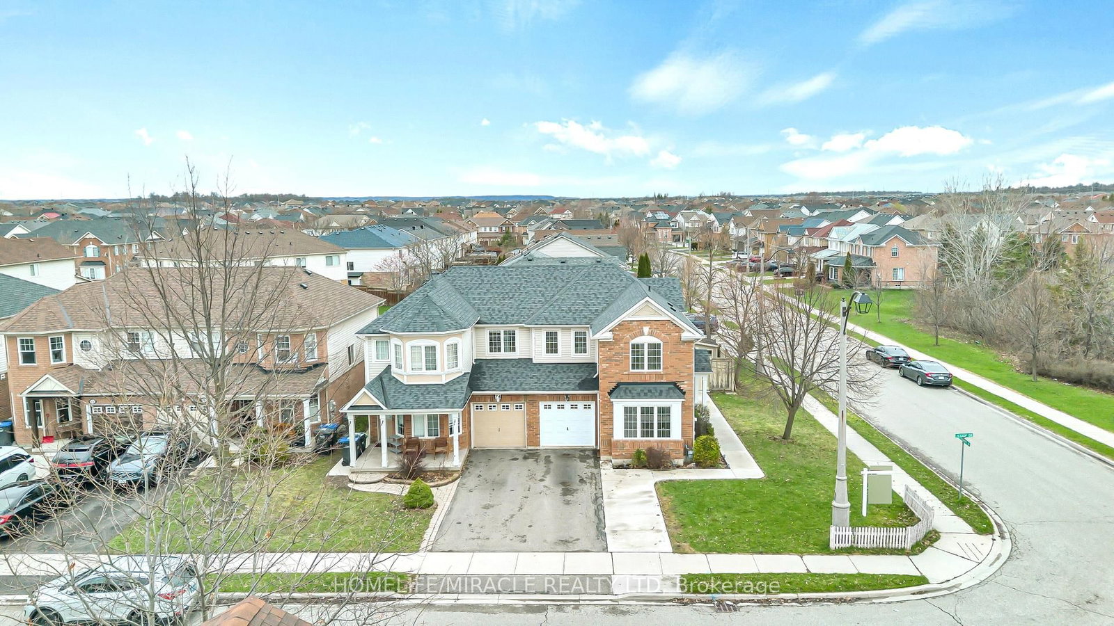 Semi-Detached House for sale at 30 ORANGEGROVE Drive, Brampton, Ontario, L7A 3N4 - Fletcher's Meadow - MLS: W13014838