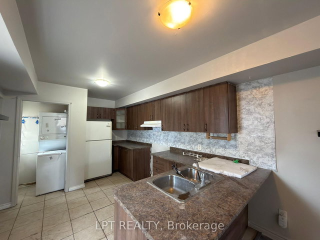 37 Elizabeth Street N N