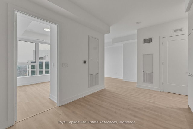 2210 - 60 Central Park Roadway