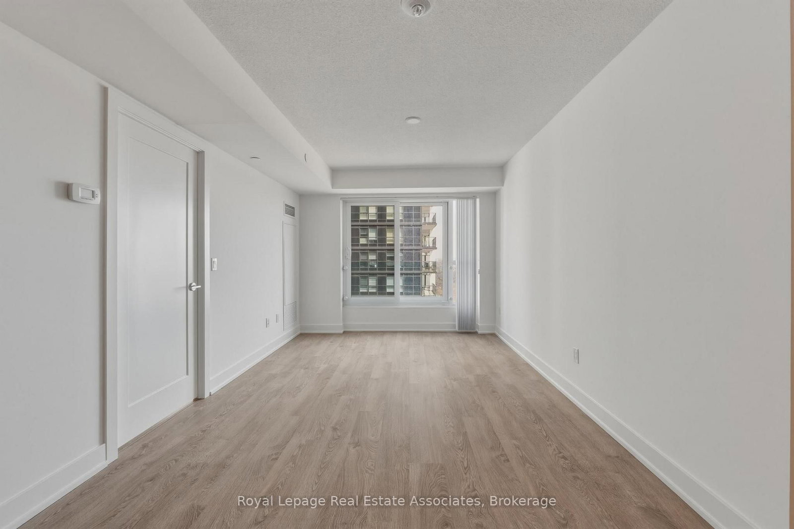 7 Mabelle Avenue, Unit 2806