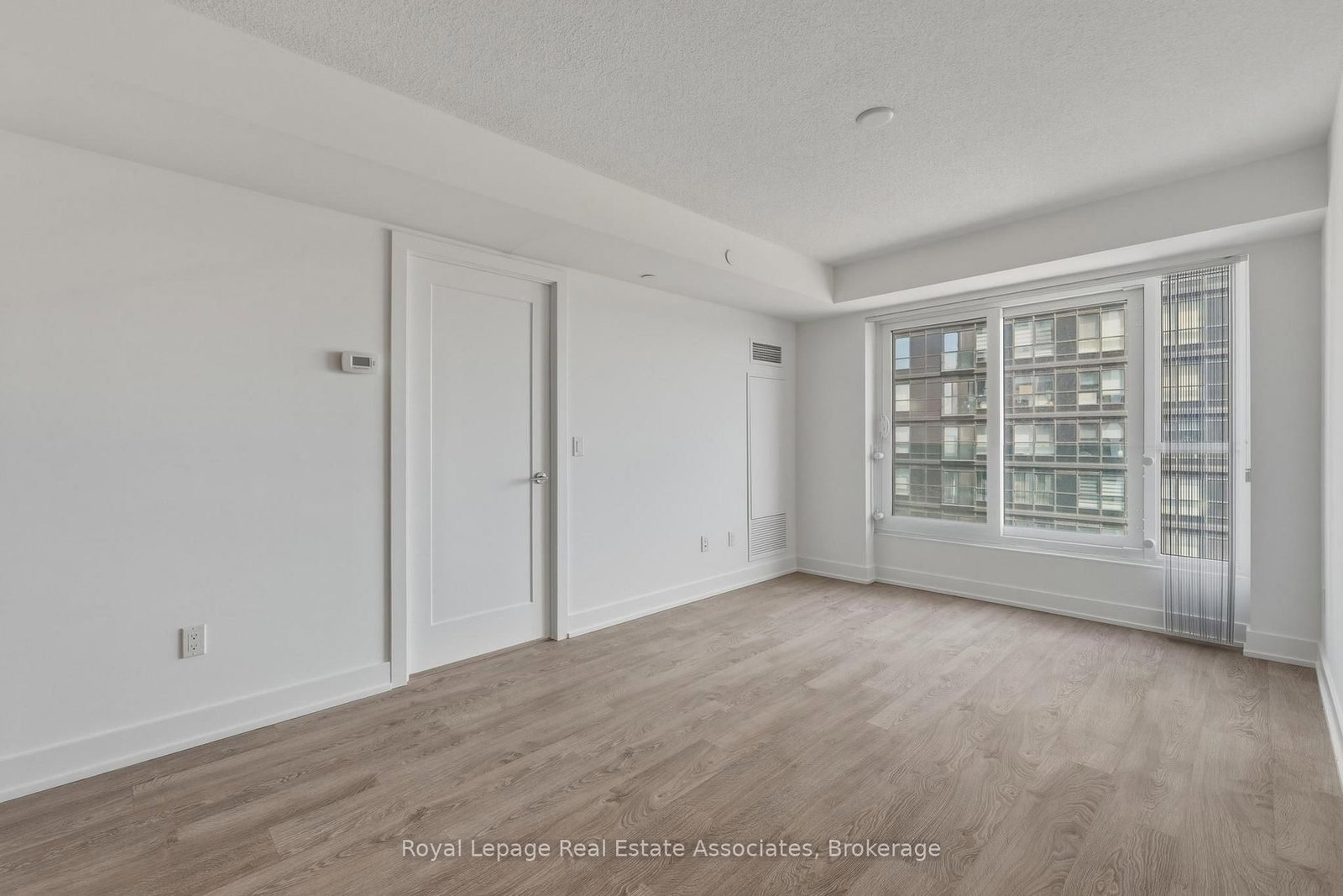 7 Mabelle Avenue, Unit 2806 - Photo 2
