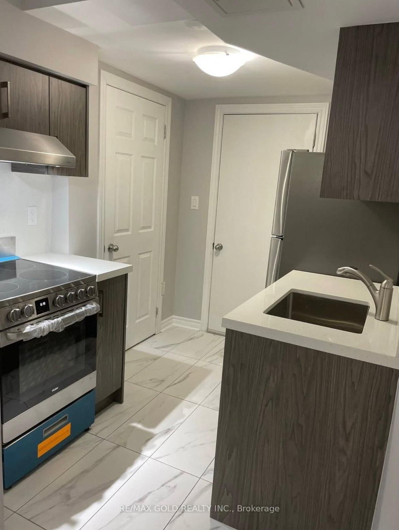 72 Lesabre Cres, Brampton, L6P 3R4 | Image 2