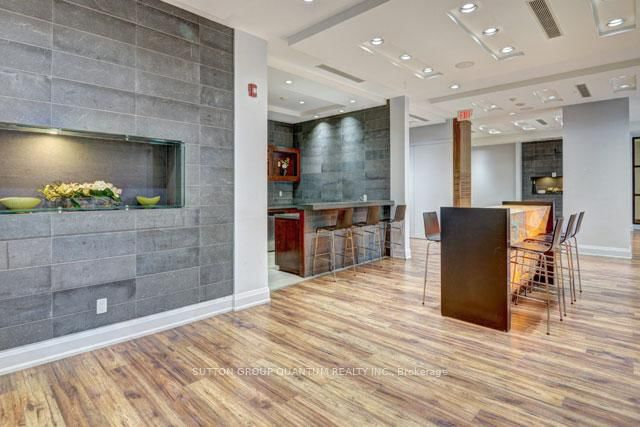 310 Burnhamthorpe Road W, Unit 2102 - Photo 12