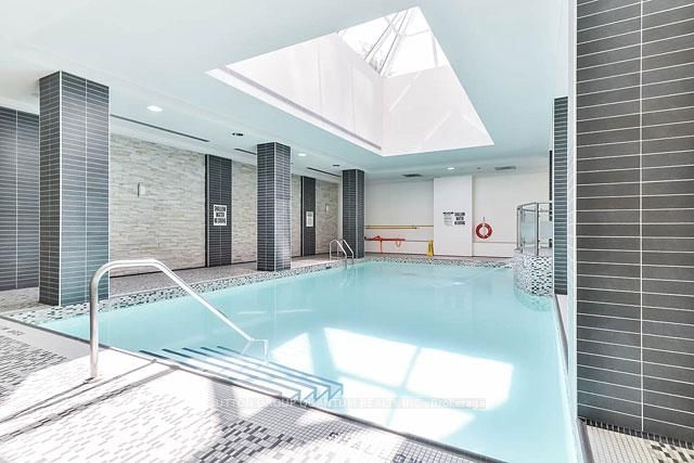 310 Burnhamthorpe Road W, Unit 2102 - Photo 8