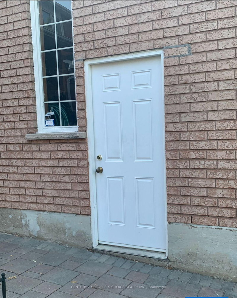 904 Drysdale Dr, Mississauga, L5V 1X6 | Image 2