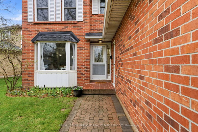 222 Riverview St, Oakville, L6L 5W3 | Image 2