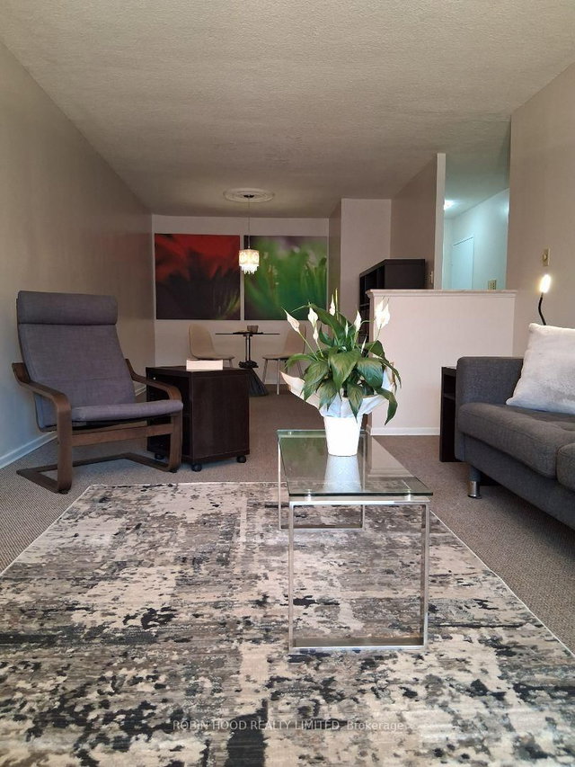 605 - 975 Warwick Court