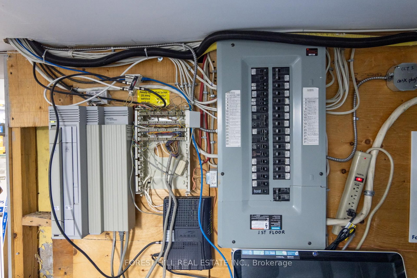 201 Queen Street S - Photo 18