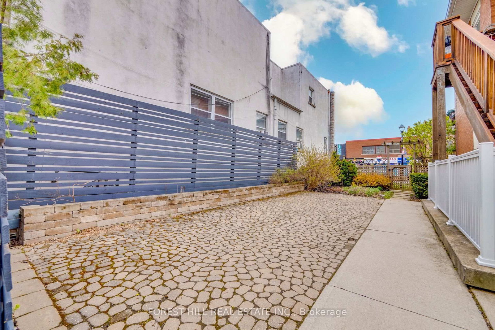 201 Queen Street S - Photo 35