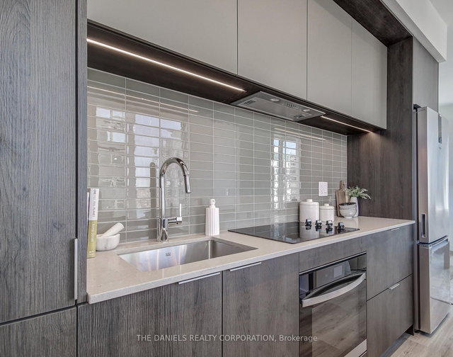 3206 - 395 Square One Drive