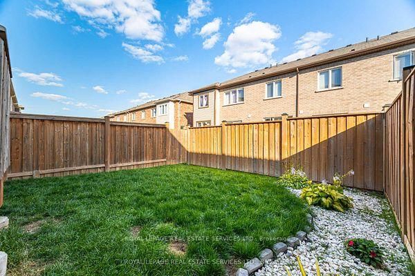 Townhouse for sale at 290 Beasley Terr. Terrace, Milton, Ontario, L9E 1C5 - Ford - MLS: W13015454