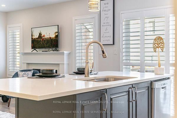 Townhouse for sale at 290 Beasley Terr. Terrace, Milton, Ontario, L9E 1C5 - Ford - MLS: W13015454