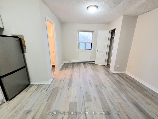 305 - 1371 King Street W