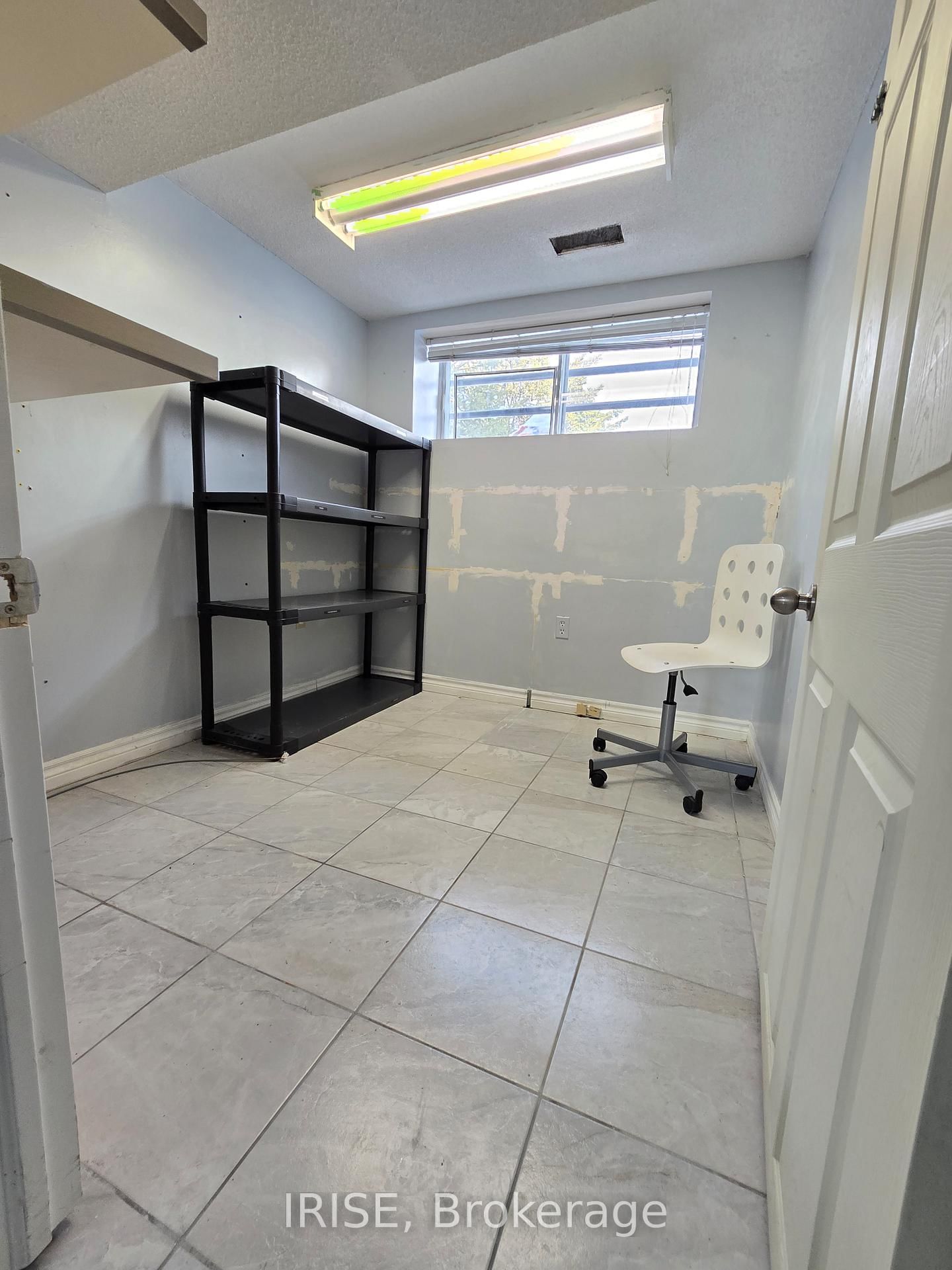 3825 Bloor Street W, Unit bsmt - Photo 25