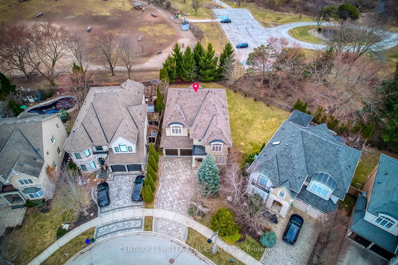 169 Spring Azure Cres, Oakville, L6L 6V7 | Image 2