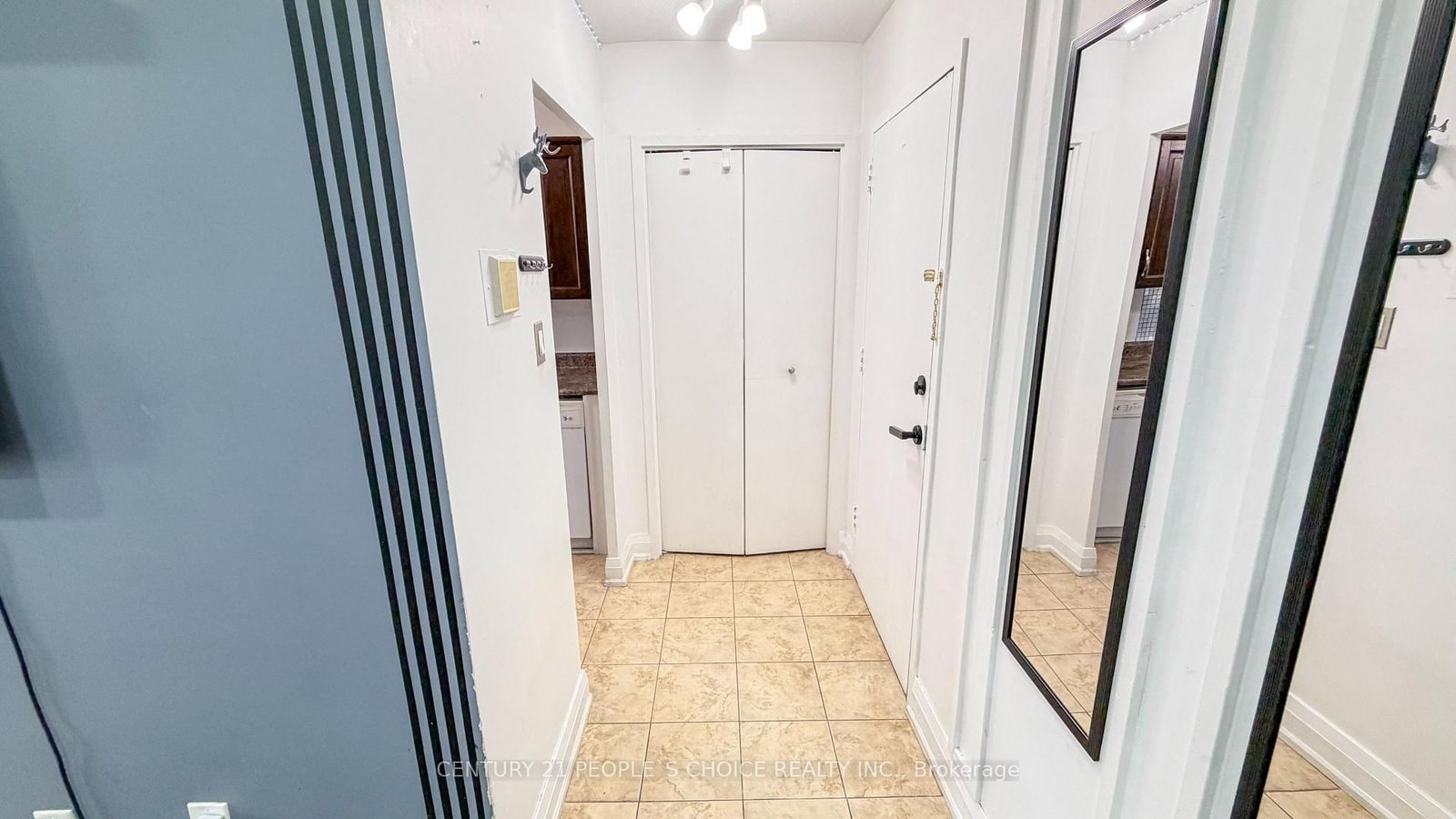 2485 Woking Crescent, Unit 201 - Photo 15