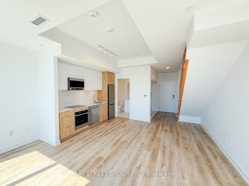 PH7 - 6 Chartwell Rd, Toronto, M8Z 0H2 | Image 2