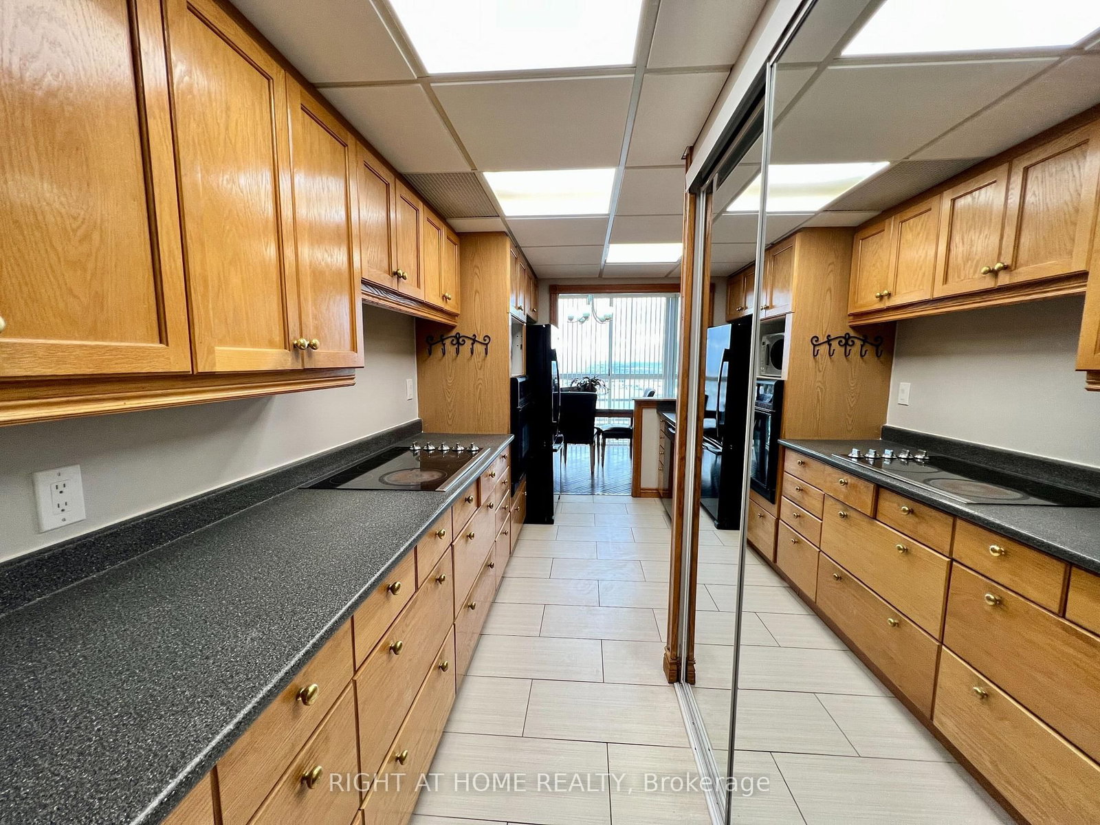 3650 Kaneff Crescent, Unit PH6 - Photo 12