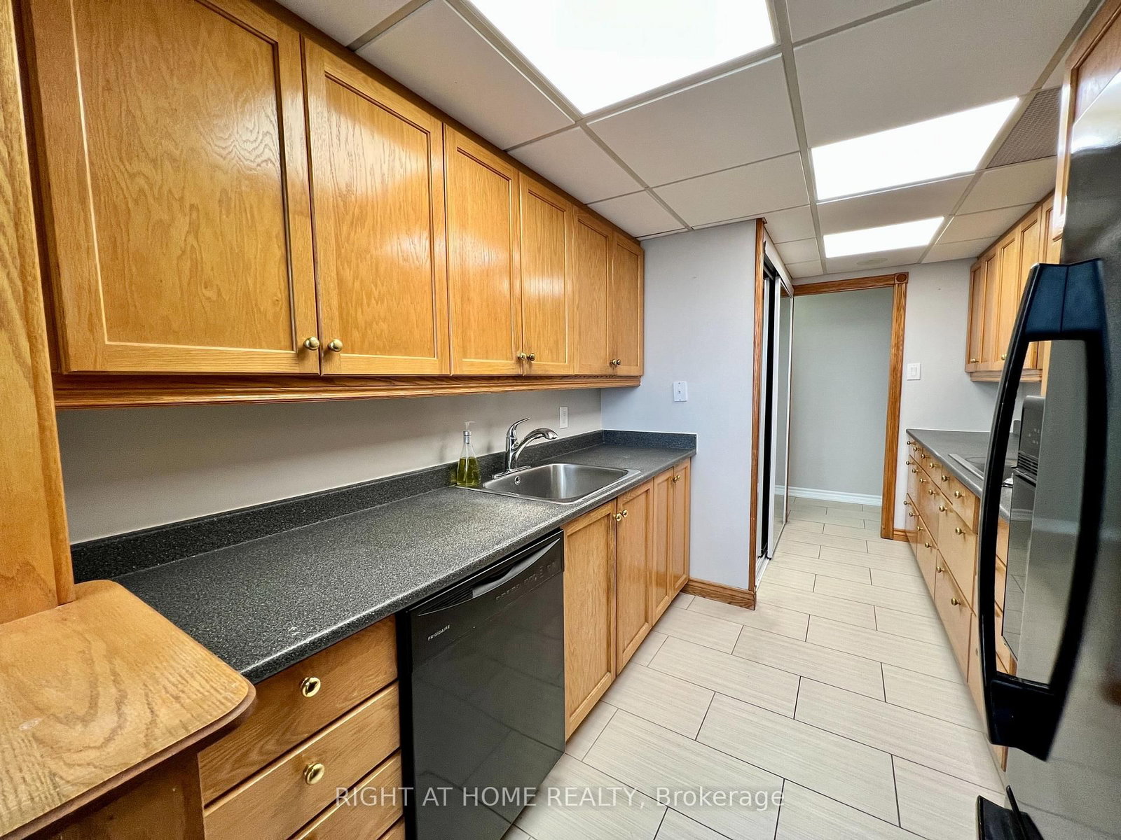 3650 Kaneff Crescent, Unit PH6 - Photo 15