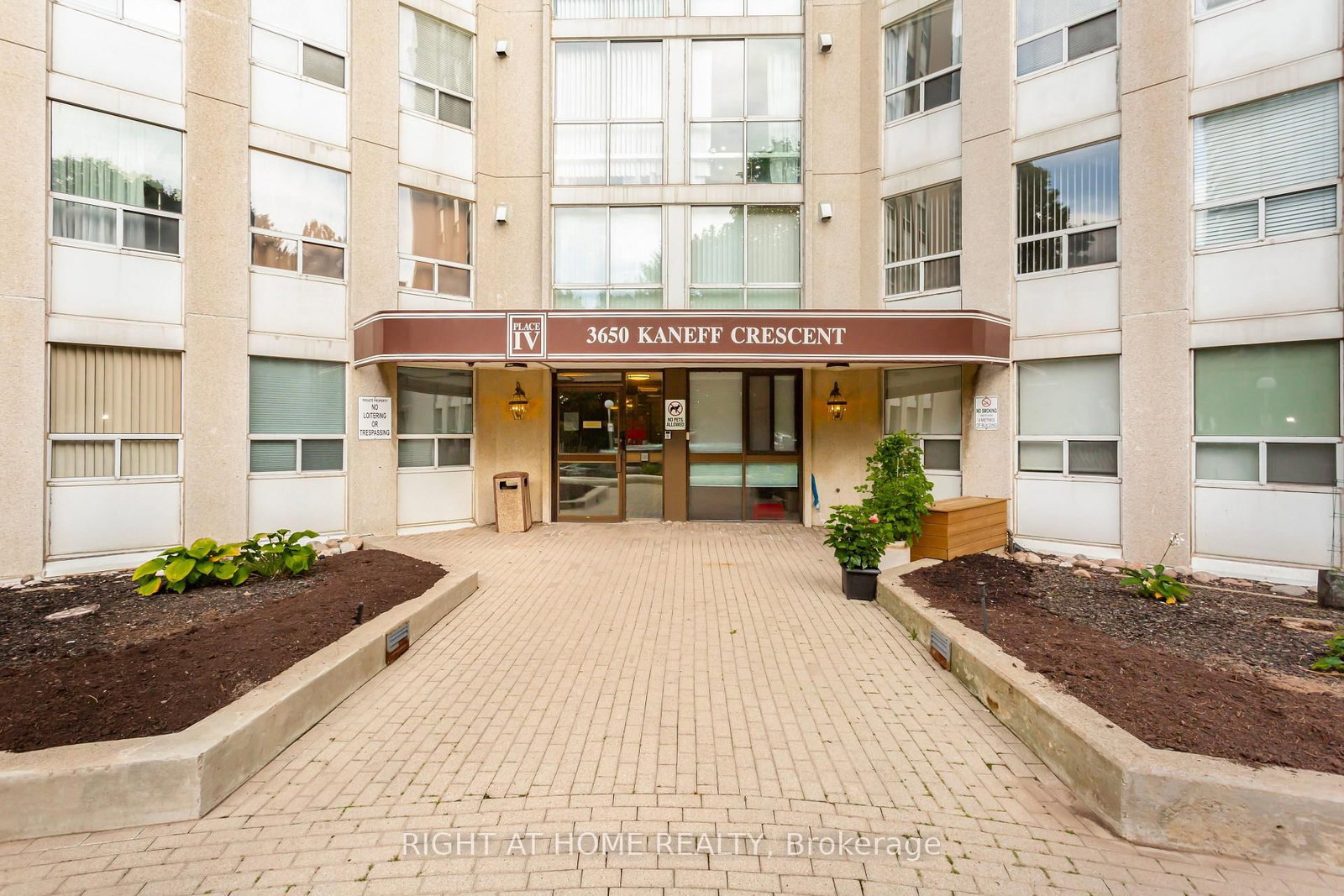 3650 Kaneff Crescent, Unit PH6 - Photo 2