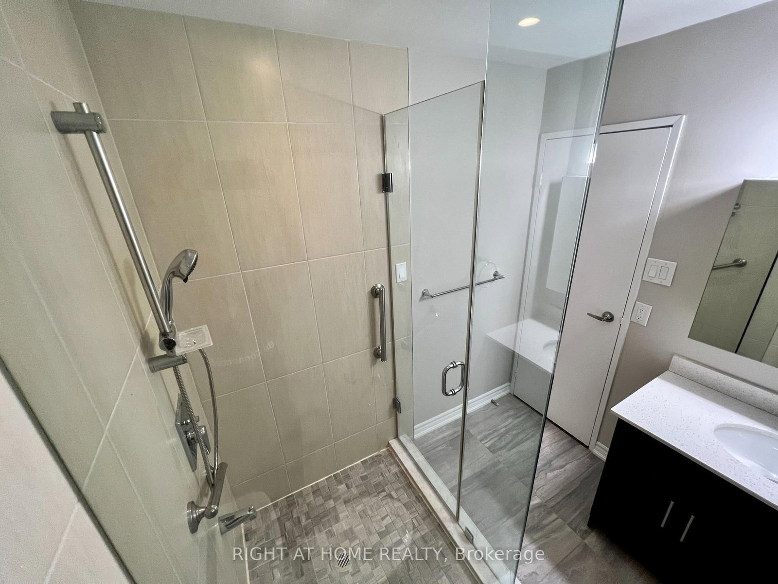 3650 Kaneff Crescent, Unit PH6 - Photo 22