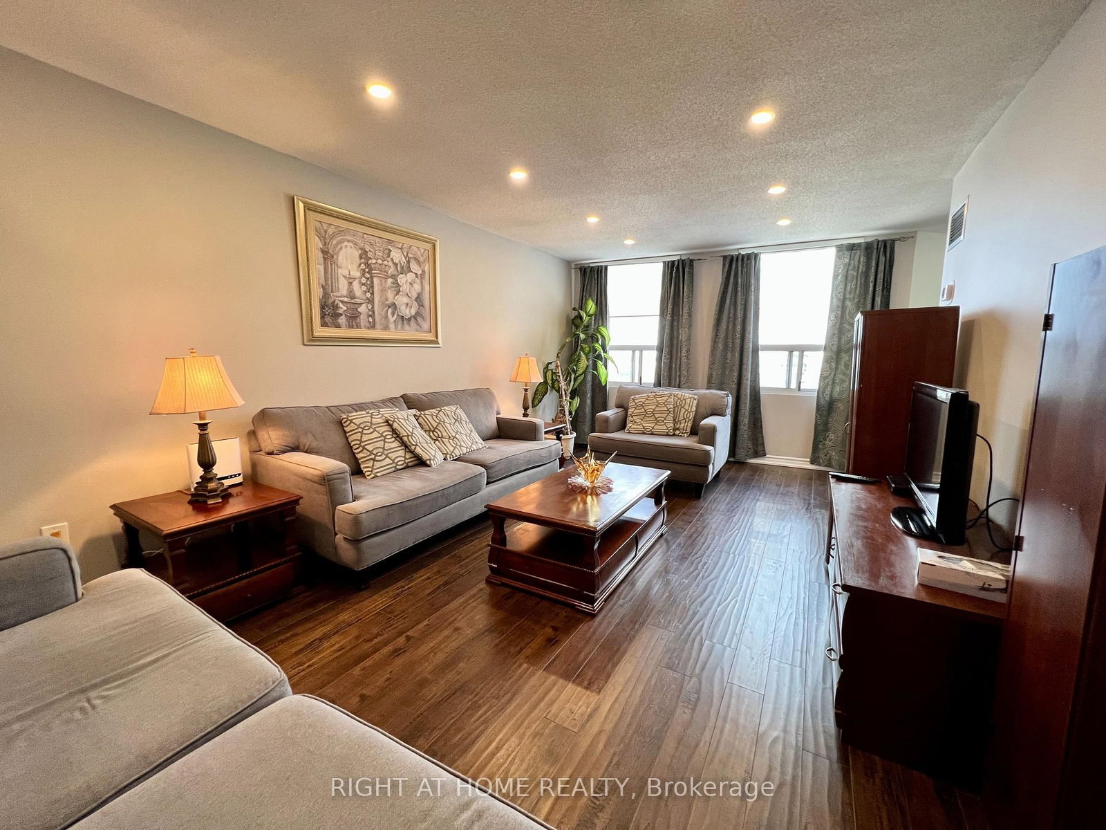 3650 Kaneff Crescent, Unit PH6 - Photo 5