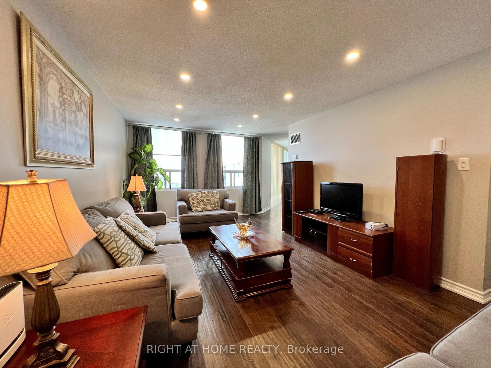 3650 Kaneff Crescent, Unit PH6 - Photo 6