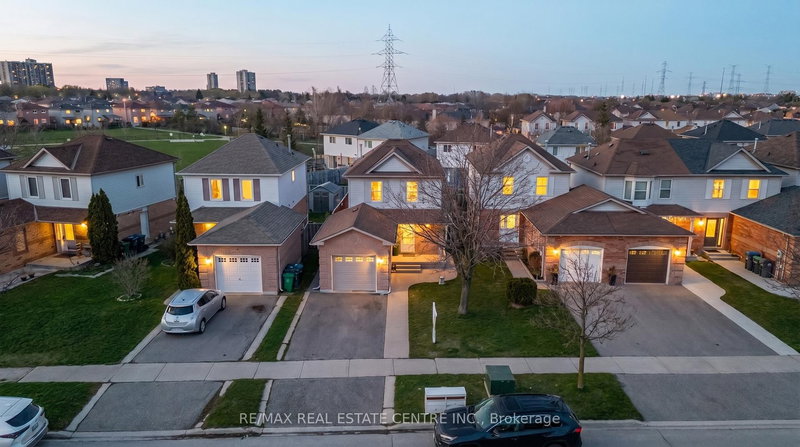 87 Timberlane Dr E, Brampton, L6Y 4V7 | Image 2